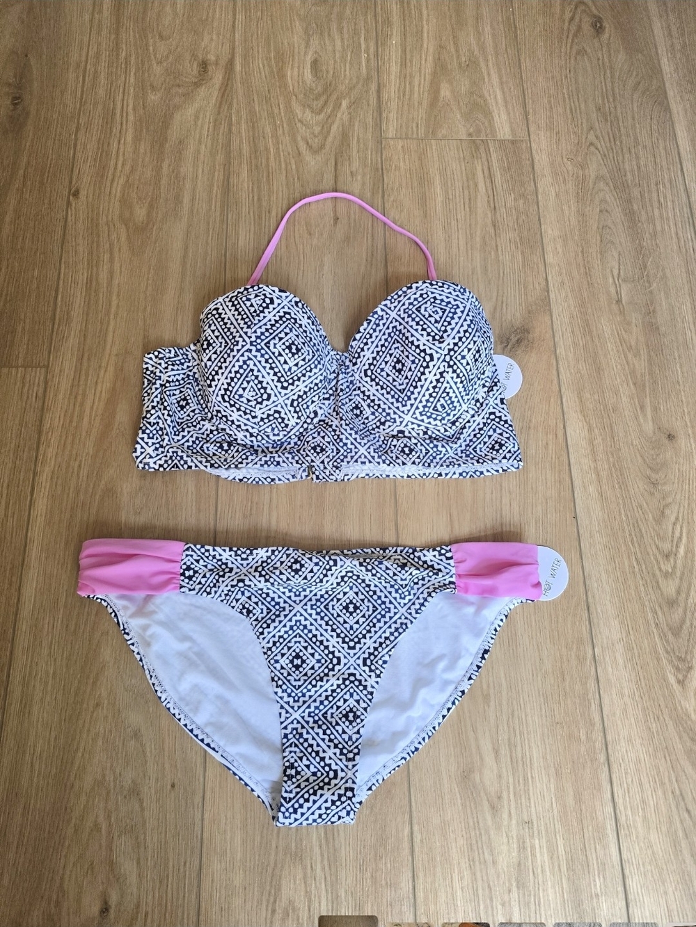 Hot Water Navy Blue & White Geometric Bikini with Pink Accents NWOT